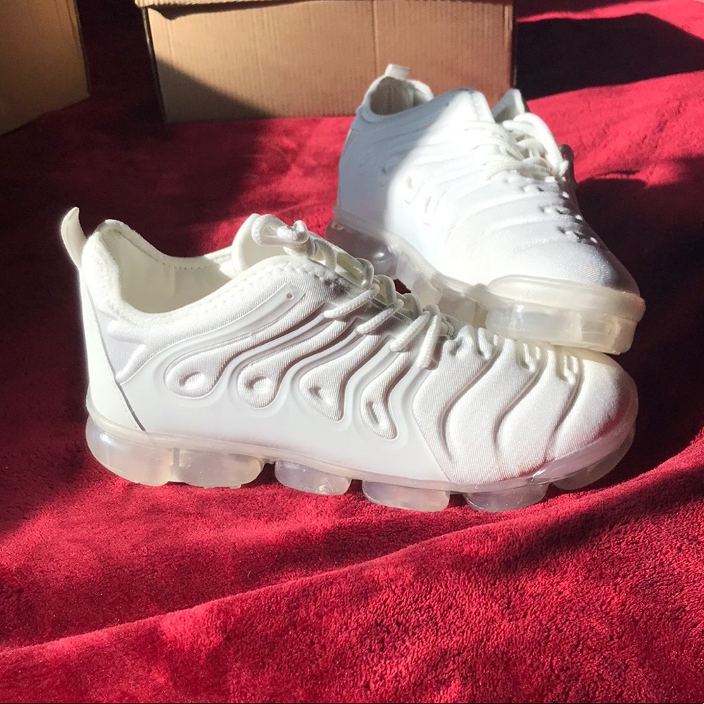 Unisex Athletic Sport Shoes (White & Black)